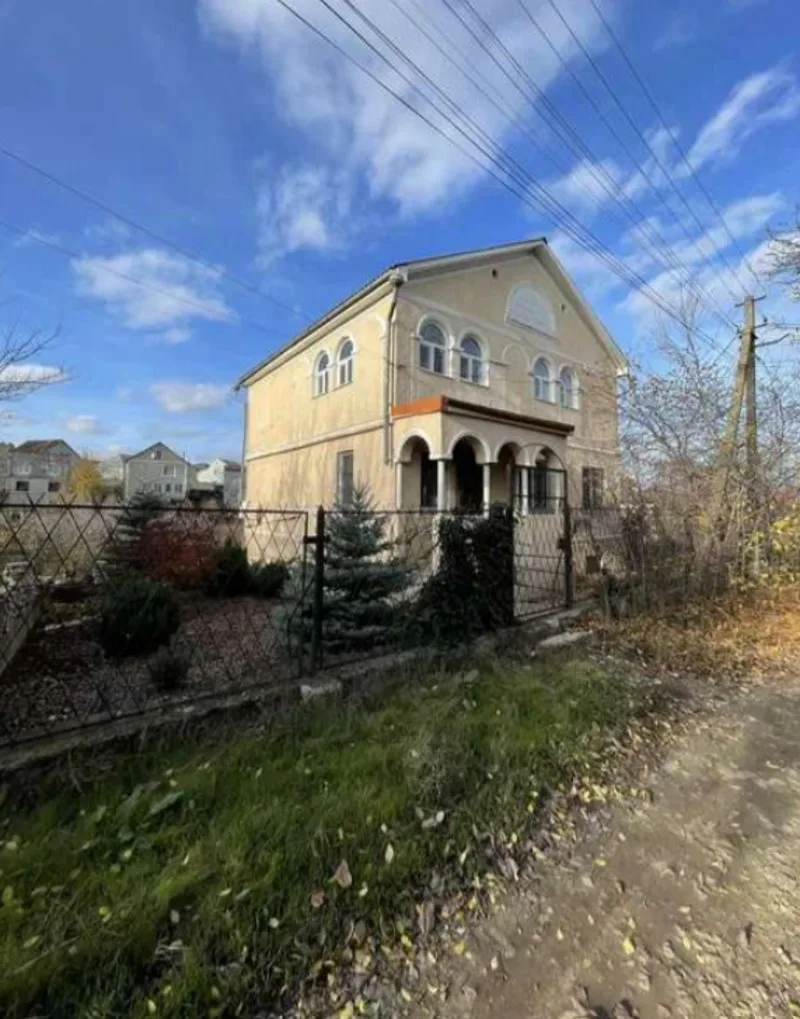 5-кімнатні, 225 м²