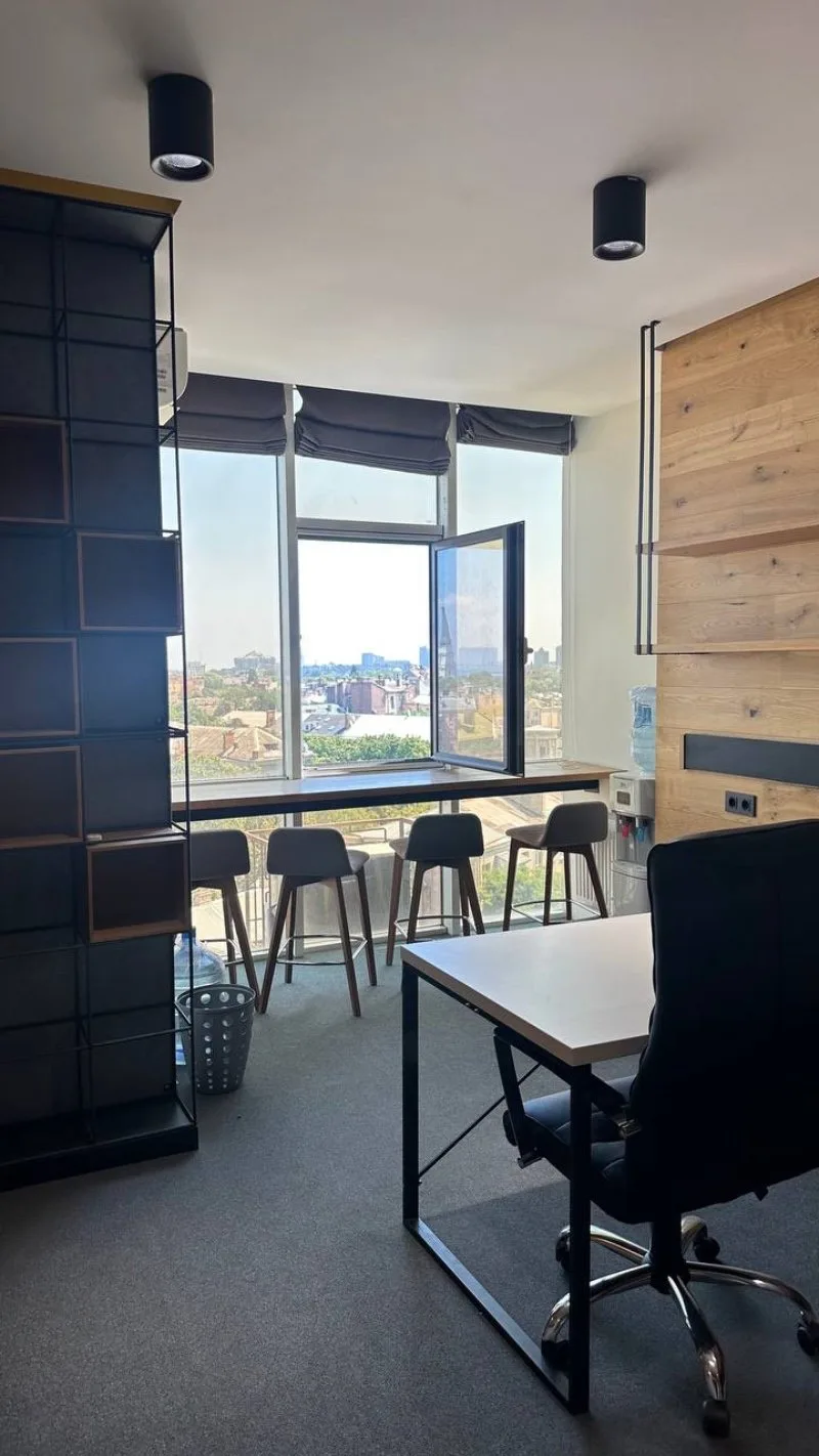Комерційна, 42 м², 17 Перлина, Центр