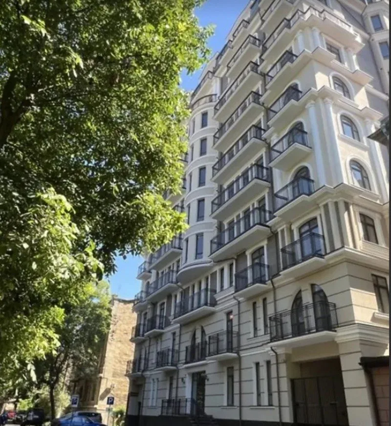 3-комнатная квартира, 104 м², Виндзор дом 1, Центр