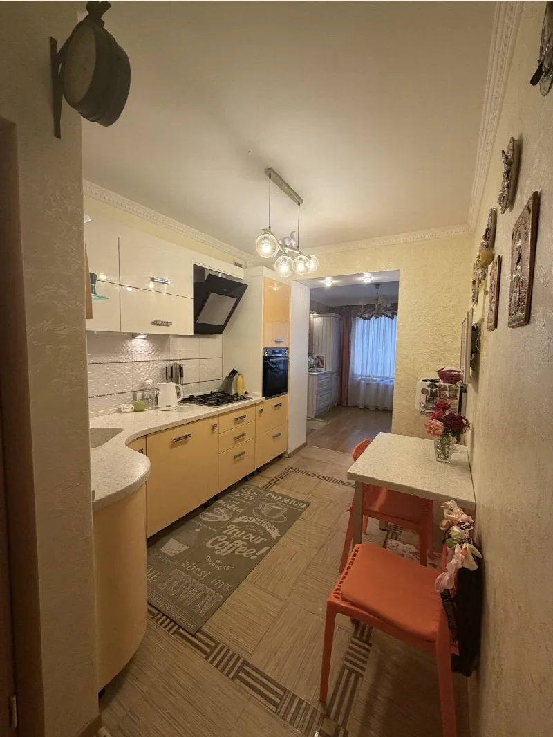 2-кімнатні, 79 м²