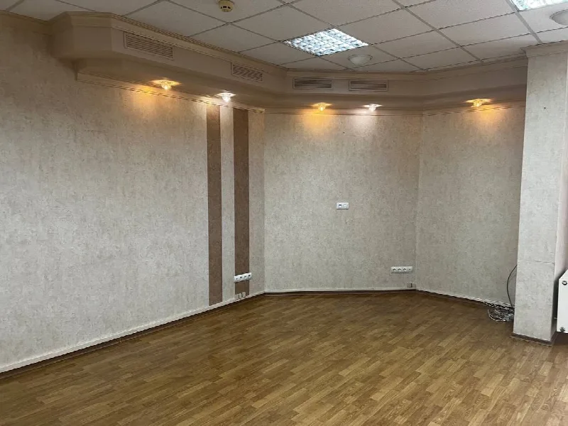 Комерційна, 56 м², Центр