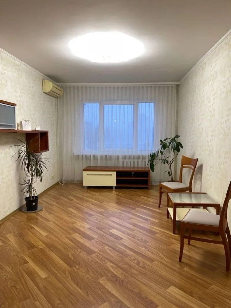 3-кімнатна квартира, 65 м², Таїрова