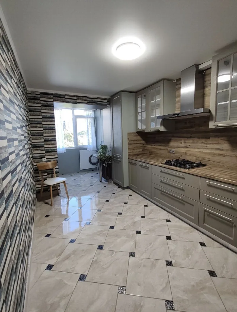 3-кімнатна квартира, 72 м², Таїрова