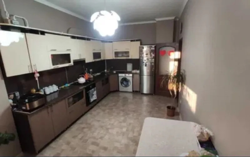 3-кімн. квартира 100 м², 3/10 пов., просп. Небесної Сотні