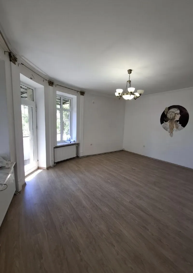 3-кімн. квартира 88 м², 5/5 пов., вул. Дворянська