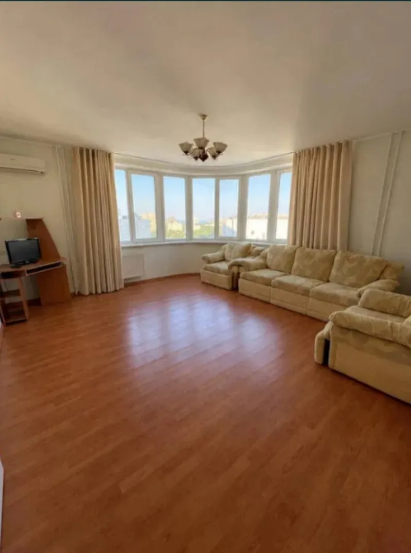 2-кімн. квартира 79 м², 14/16 пов., вул. Маршала Говорова