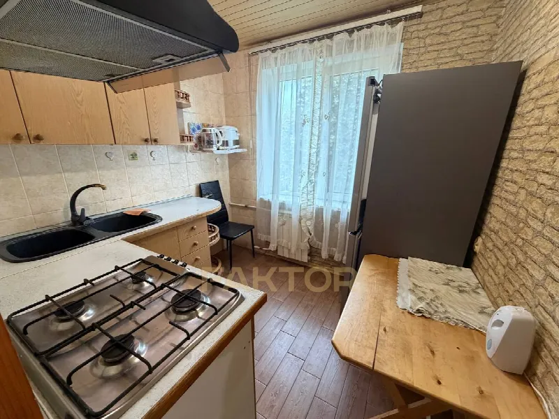 1-кімн. квартира 32 м², 5/5 пов., вул. Генерала Петрова