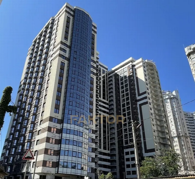 2-кімн. квартира 63 м², 16/24 пов., Зручний, вул. Середньофонтанська