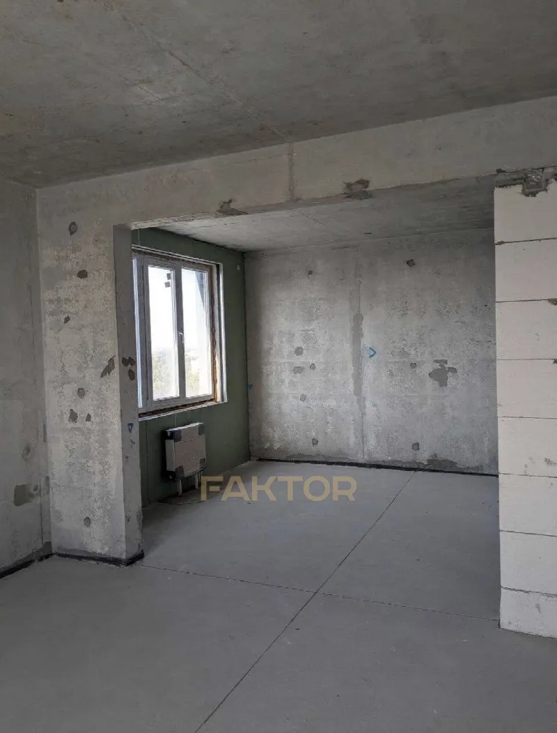 2-кімн. квартира 70 м², 17/24 пов., Скай Сіті, вул. Варненська