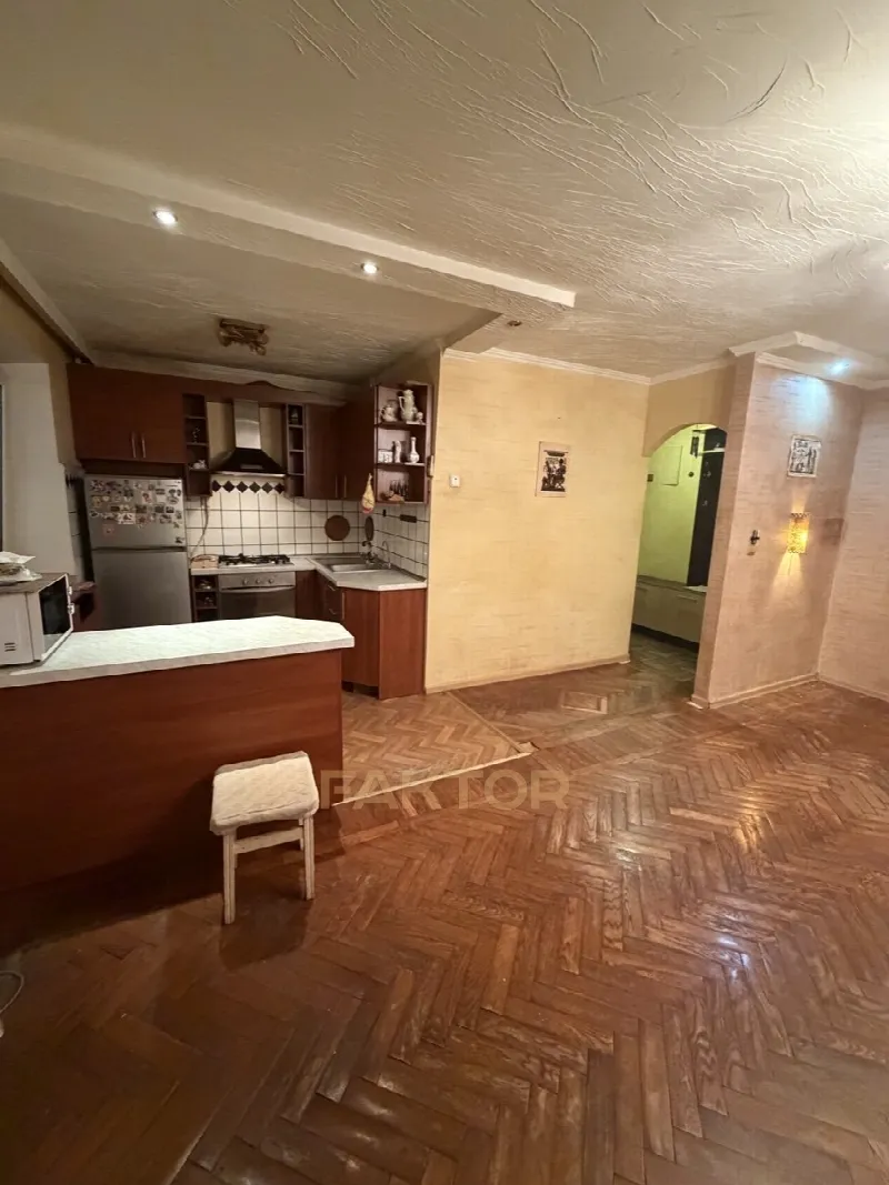 3-кімн. квартира 58 м², 2/5 пов., вул. Сегедська